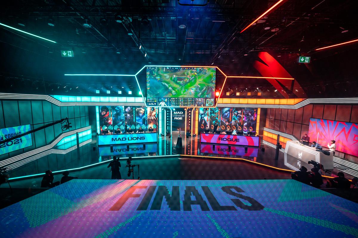 Carzzy dice que MAD estaba demasiado emocionada por jugar en el escenario como para estar nerviosa.