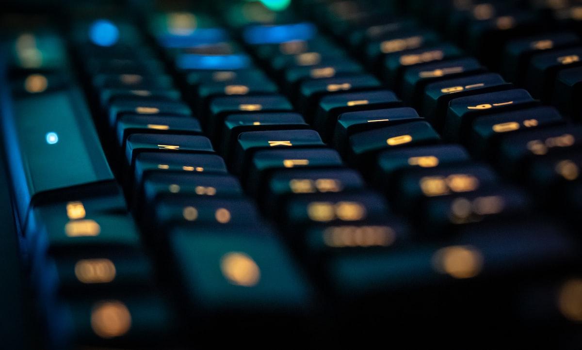 Los 7 mejores Teclados para Streaming en 2025
